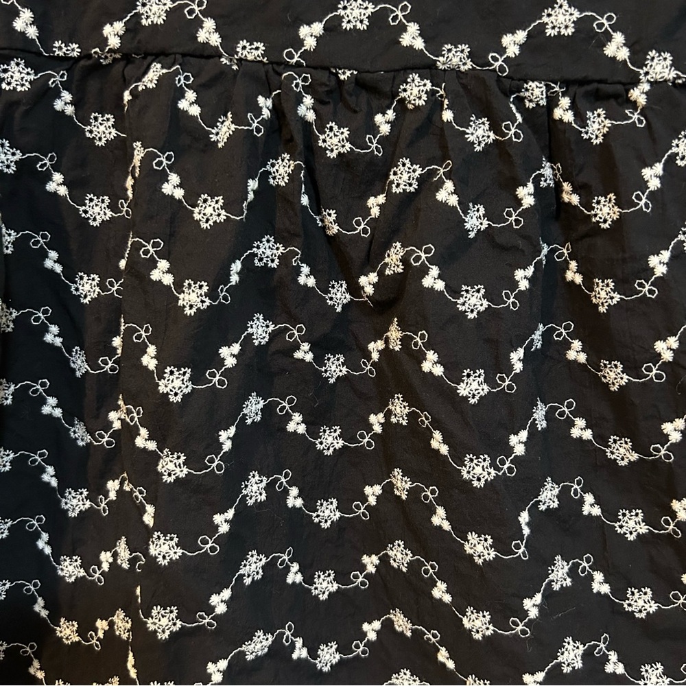 100% Cotton Charming Black and White Floral Blouse - Picture 3 of 9